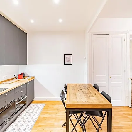 Apartment Aapartment With Character Parquet Flooring Fireplace - Charpennes